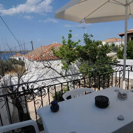 Lovely Quiet House With Garden Spetses Town Exterior photo